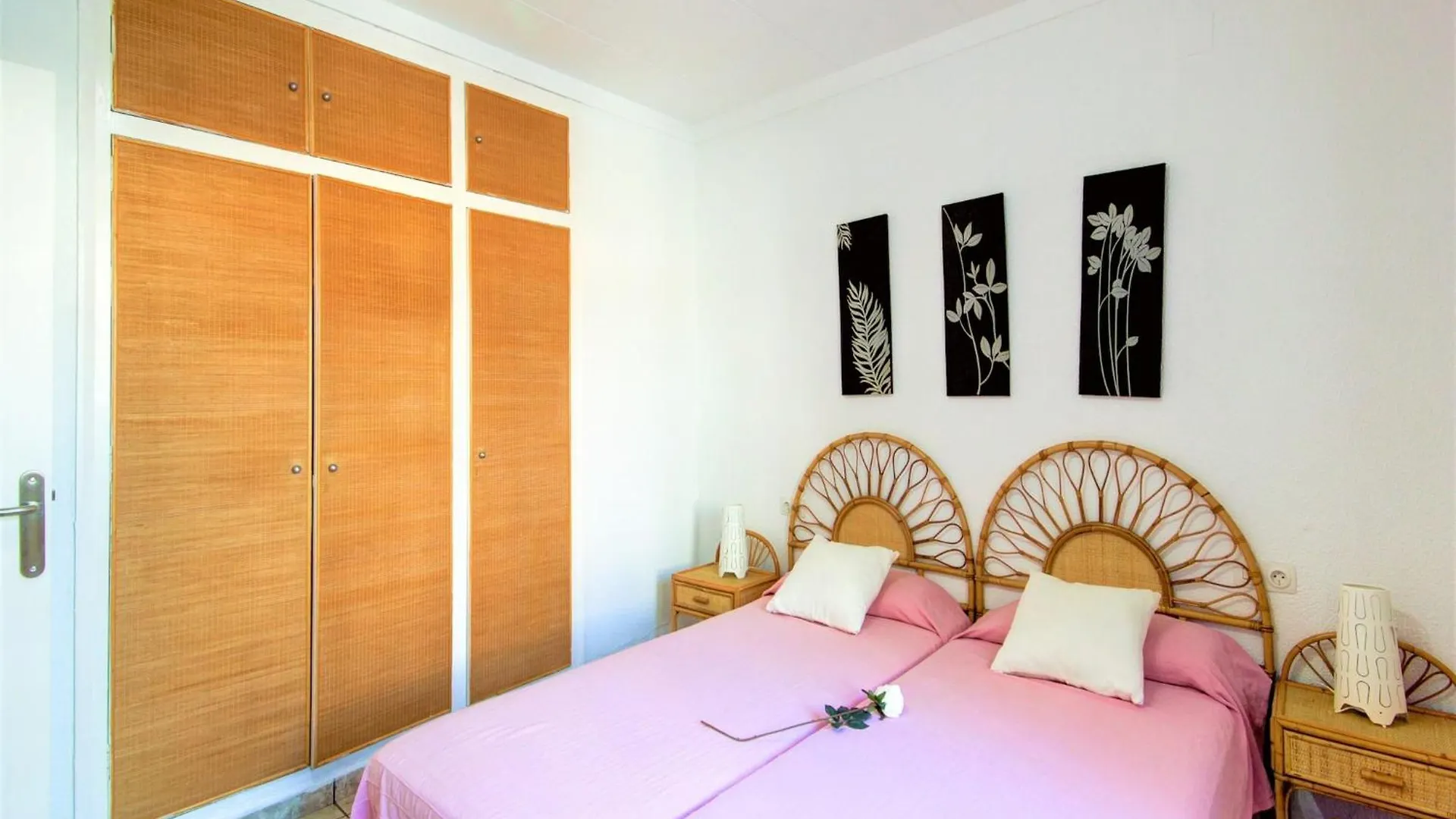 Tranquil Holiday Home With Pool إمبوريابرافا 0*,
