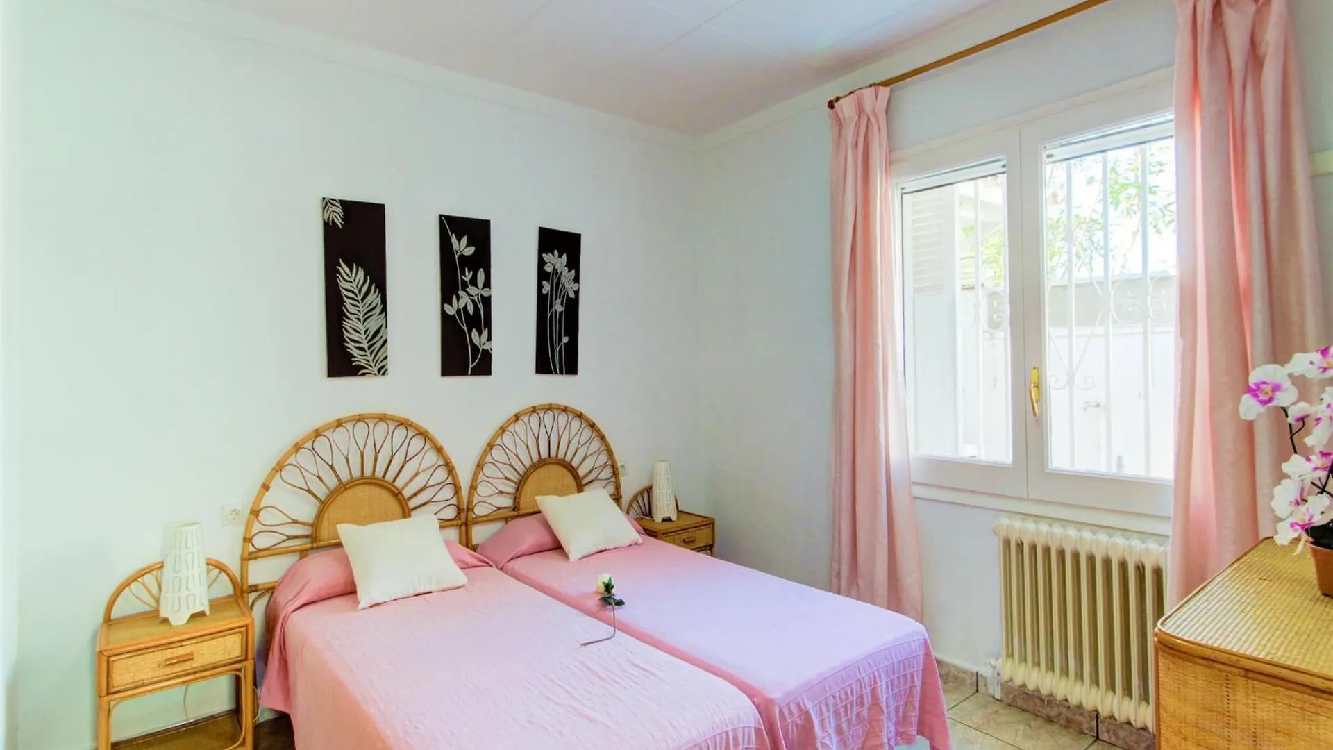 Tranquil Holiday Home With Pool إمبوريابرافا 0*,
